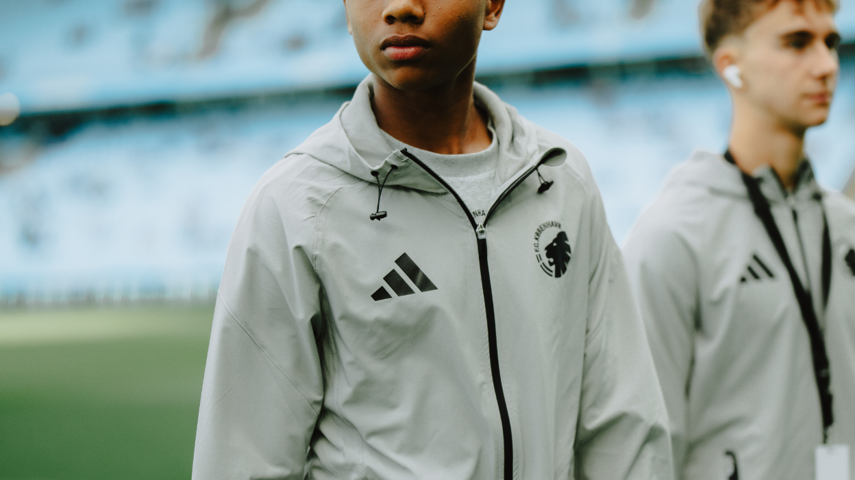 adidas t-shirts og trøjer